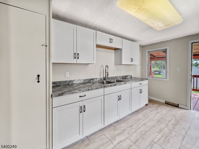 Building Photo - 175 Market St