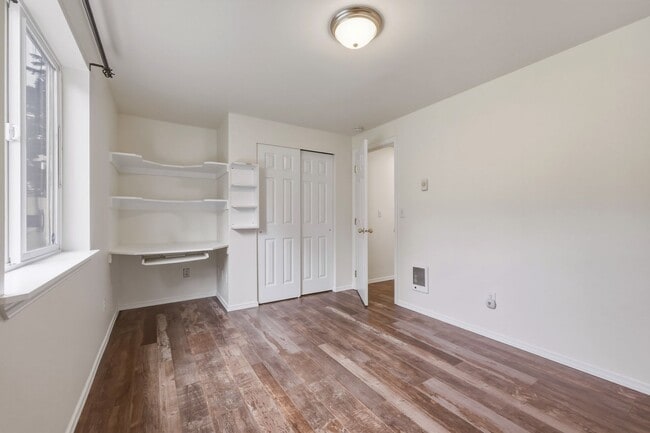 Building Photo - Beautifully Updated 3-Bedroom Rambler with Open Floor Plan & Private Fenced Yard