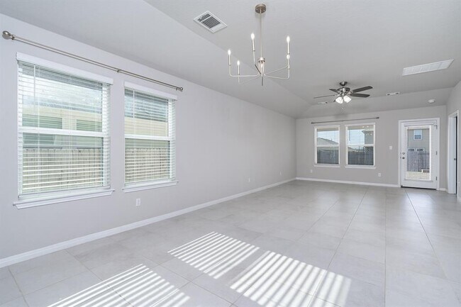 Building Photo - 113 Outlaw Dr