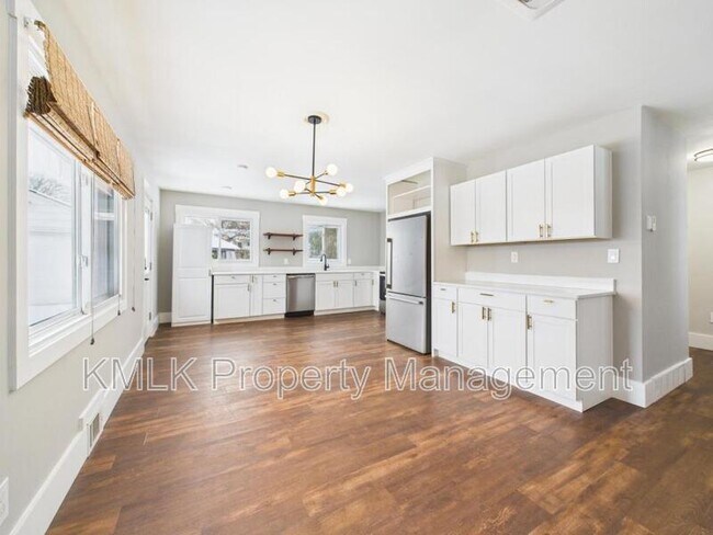 Building Photo - 2514 Carson Rd