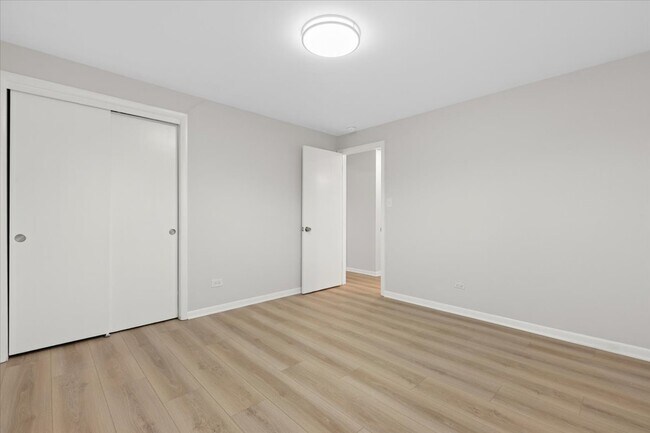 Building Photo - 14121 S Stewart Ave