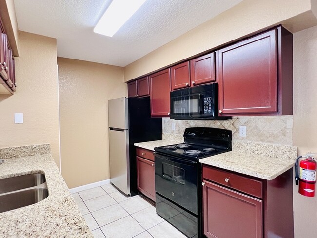 Building Photo - Completely Renovated 3 Bed 2 Bath Condo