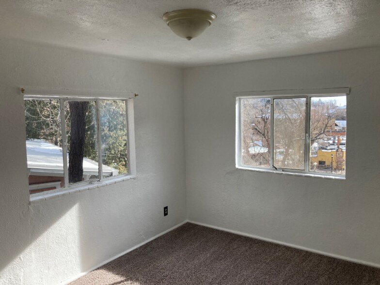 Building Photo - 107 Waltham Ave