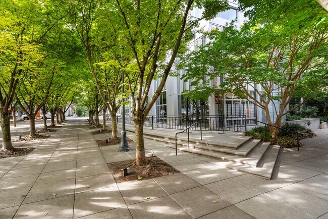 Building Photo - Park Place - 1 bed/1.5 bath/bonus room - Pearl District Condo w/NEW paint/bedroom carpet/parking/...