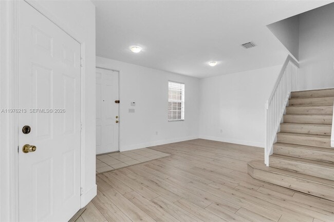 Building Photo - 925 SW 152nd Ct