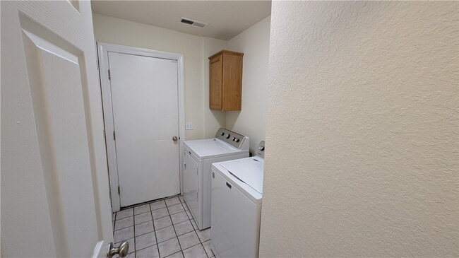 Building Photo - 2783 Boxwood Dr