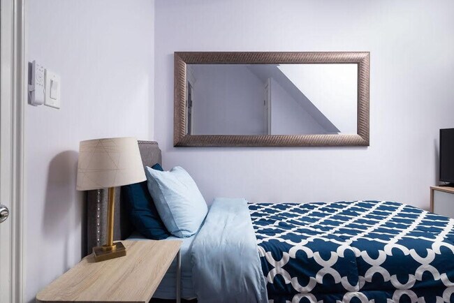 Building Photo - 22 Thurman St