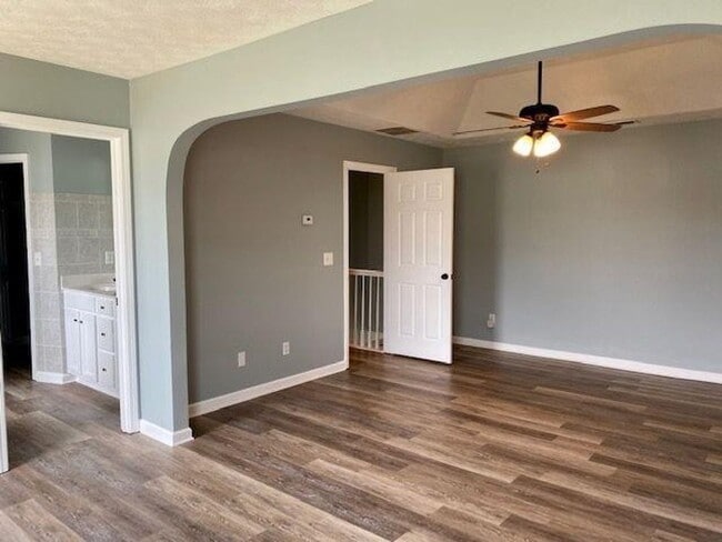 Building Photo - Beautiful Home!