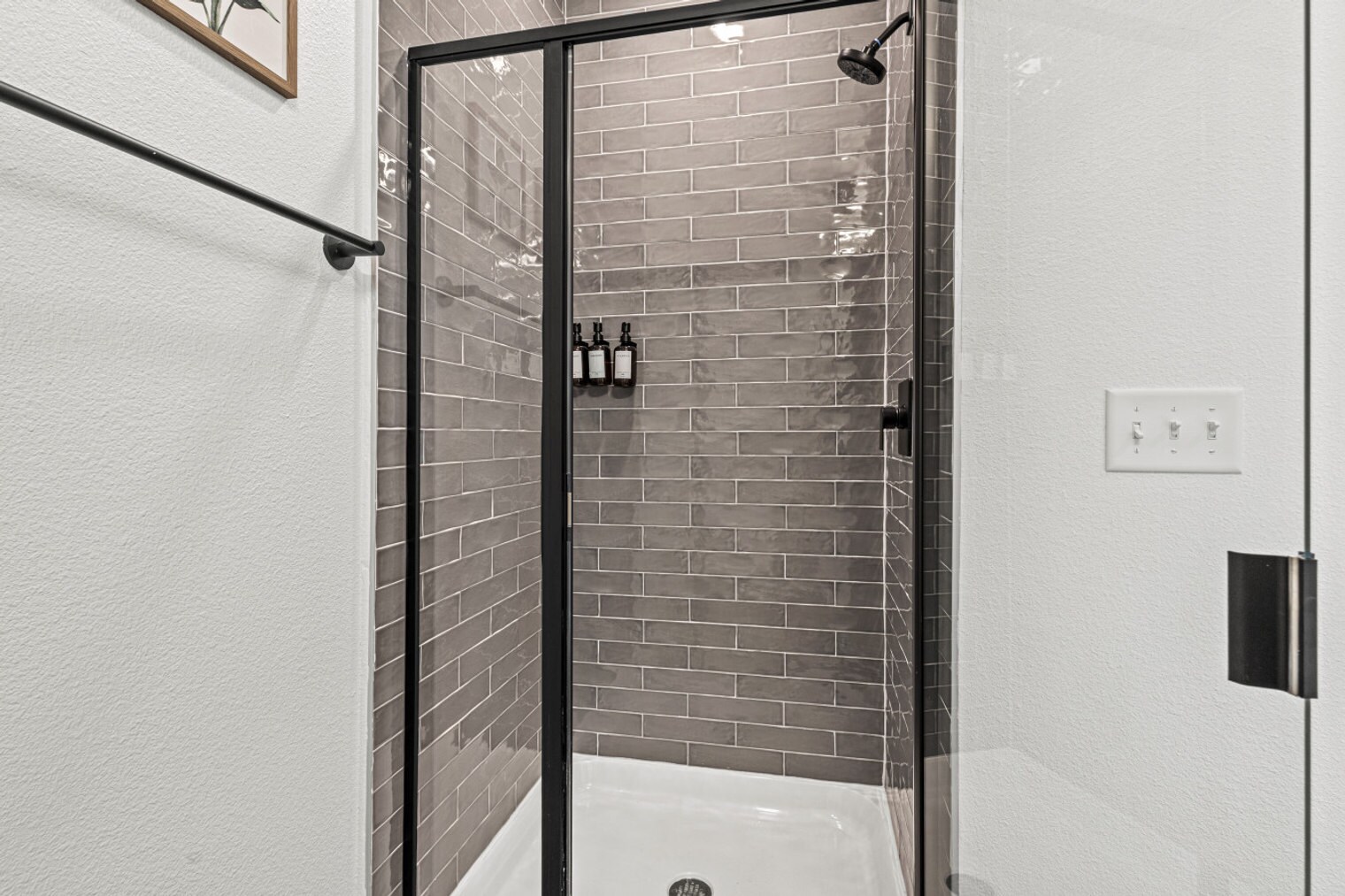 Building Photo - 596 W 9th St