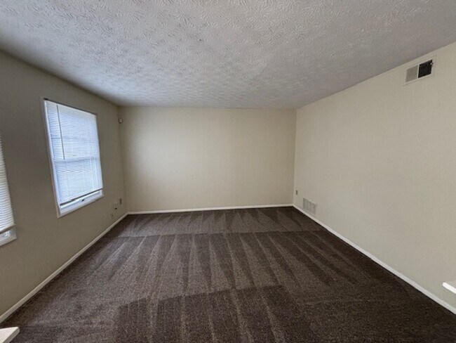 Building Photo - Springleaf Circle