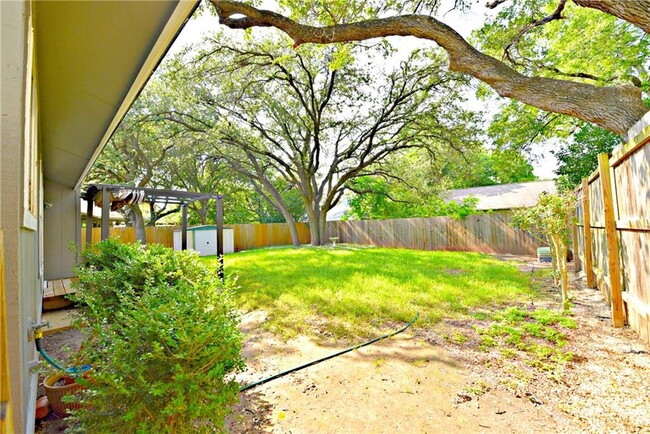 Building Photo - 4604 Pelham Dr