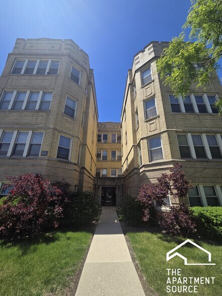 Building Photo - 5618 N Kimball Ave