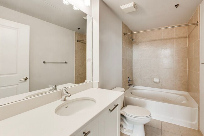 Building Photo - AMAZING LOCATION! This stunning 1 bedroom with DEN & 1.5bath