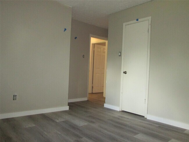 Building Photo - 2506 Portland Dr