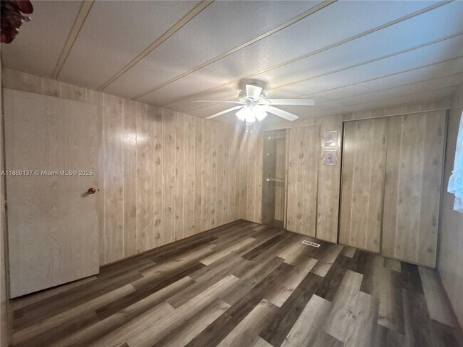 Building Photo - 3930 Country Pl