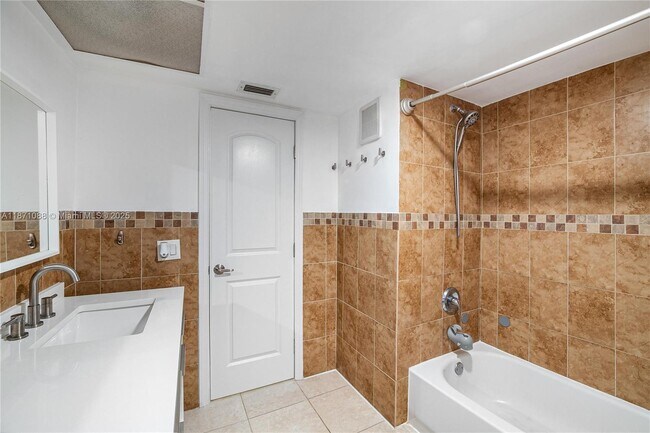 Building Photo - 7660 SW 82nd St