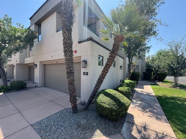 Building Photo - BEAUTIFUL 3 BEDROOM 3 BATHROOM HOME IN GAI...