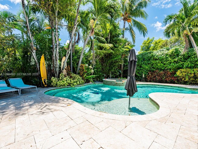 Building Photo - 8927 Hawthorne Ave