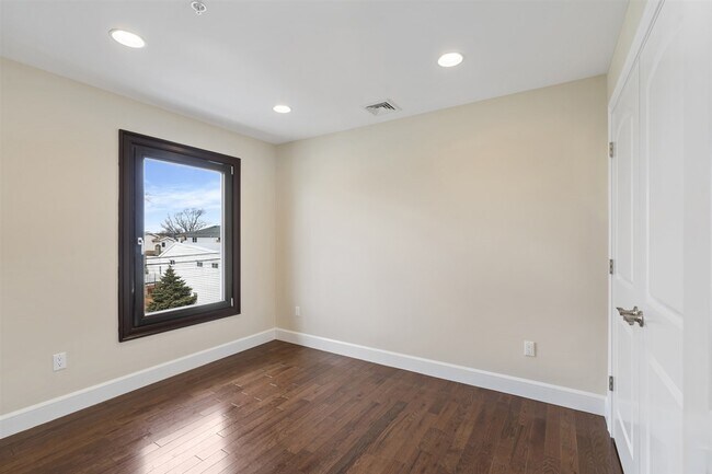 Building Photo - 585 Hoboken Rd