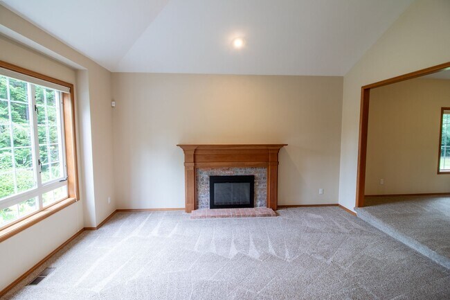 Building Photo - 4bd/2.5ba Redmond Home