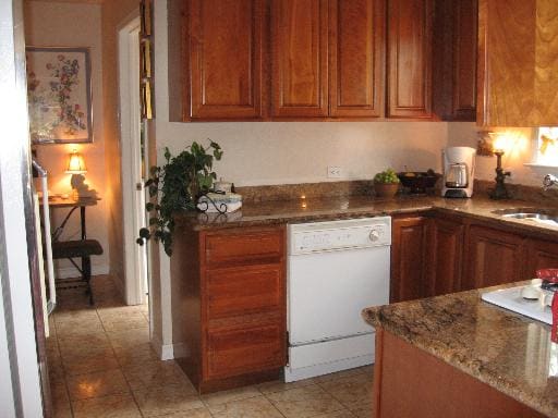 Kitchen - 2910 Harbor Ln