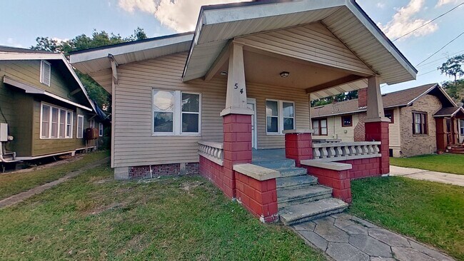 Building Photo - 5-Bedroom Home in Springfield!