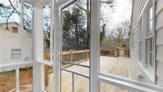 Building Photo - 2599 Eastwood Dr