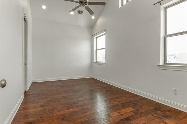 Building Photo - 611 Mazal Ln