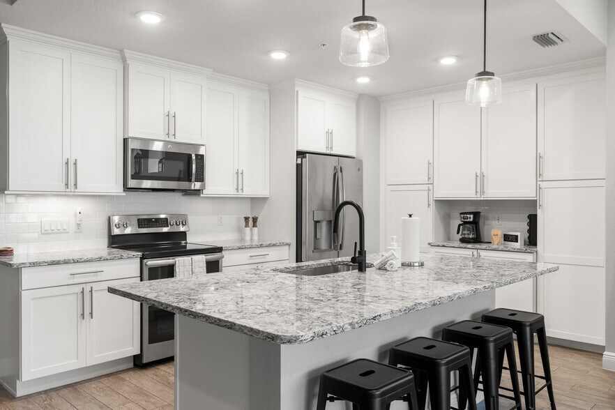 Building Photo - 380 Aruba Cir