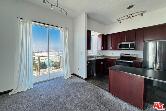 Building Photo - 488 E Ocean Blvd