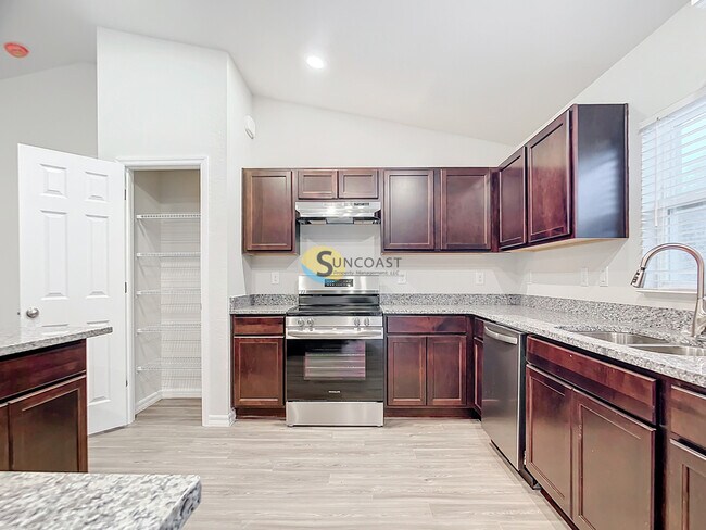 Building Photo - 1039 Birchcrest Blvd