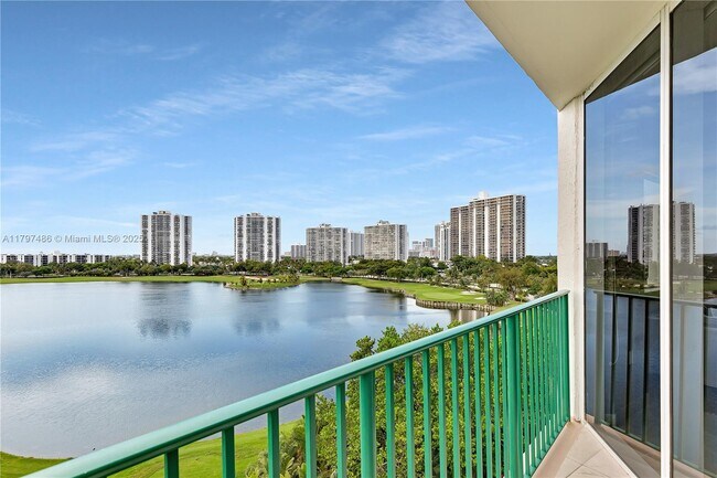 Building Photo - 20000 E Country Club Dr