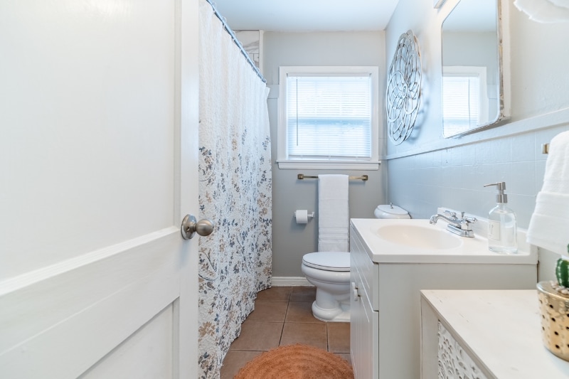 Building Photo - 1201 W Alan Ave