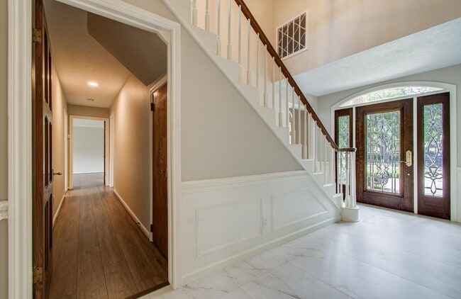 Building Photo - 11022 Riverview Dr