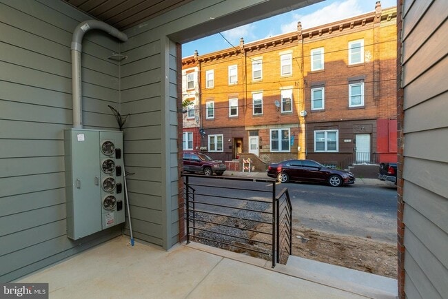 Building Photo - 1604 N 6th St