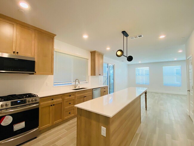 Building Photo - $2,295 + $100 Solar, Copper Ave. & Willow,...