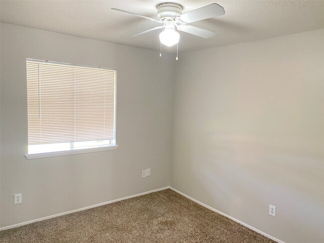 Building Photo - 2414 Woven Wood Ln