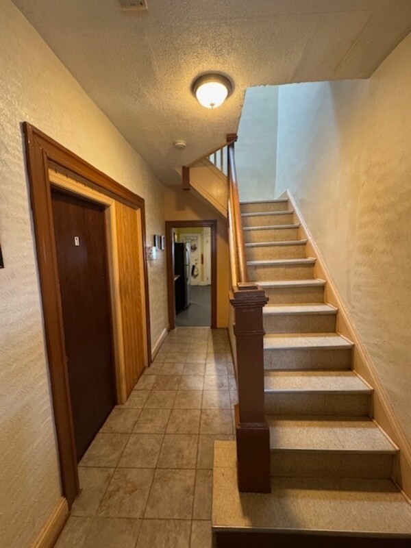 Building Photo - 2843 W Garrison Ave