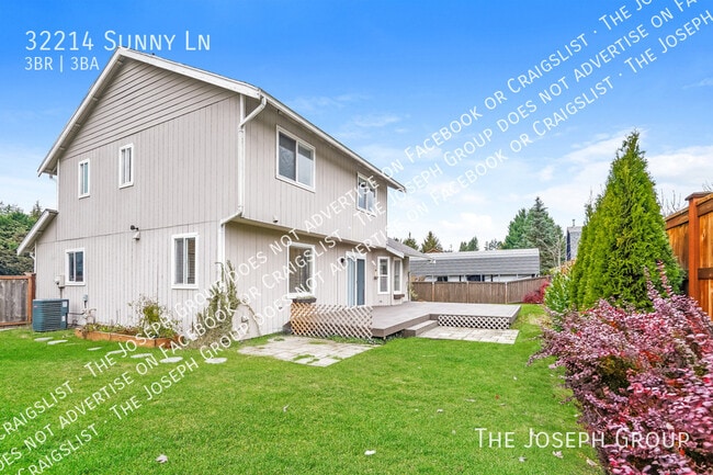 Building Photo - 32214 Sunny Ln