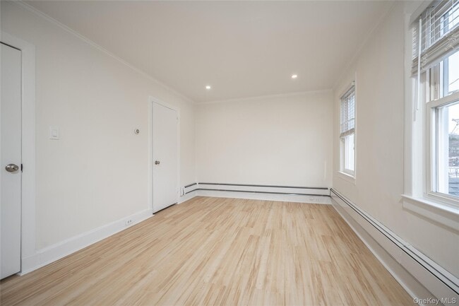 Building Photo - 14 Deane Pl