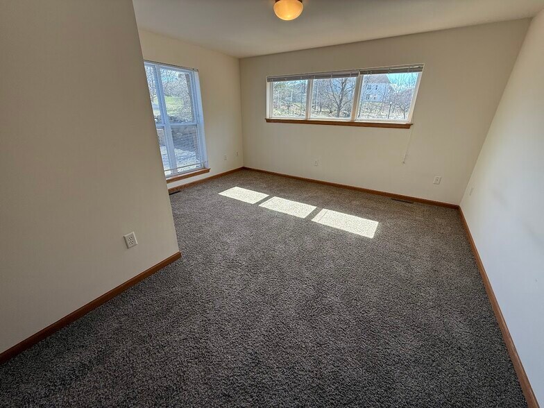Building Photo - 8217 Mansion Hill Ave
