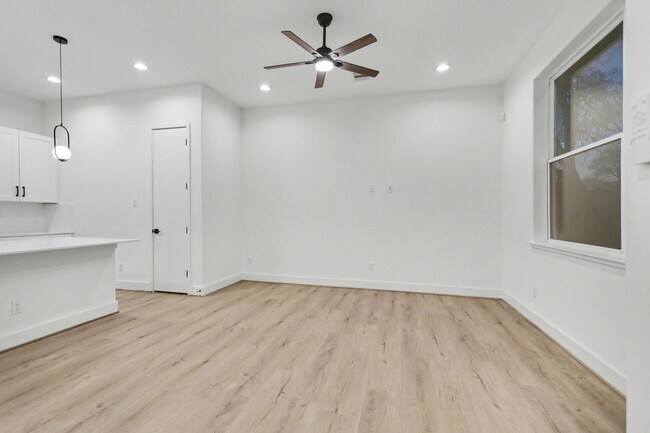 Building Photo - 203 Danna Ln