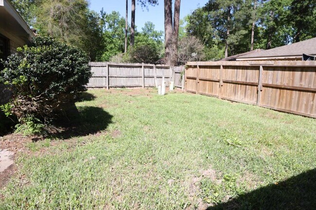 Building Photo - 2215 Silver Falls Dr