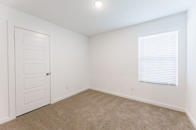 Building Photo - Brand new home in Overlook West!
