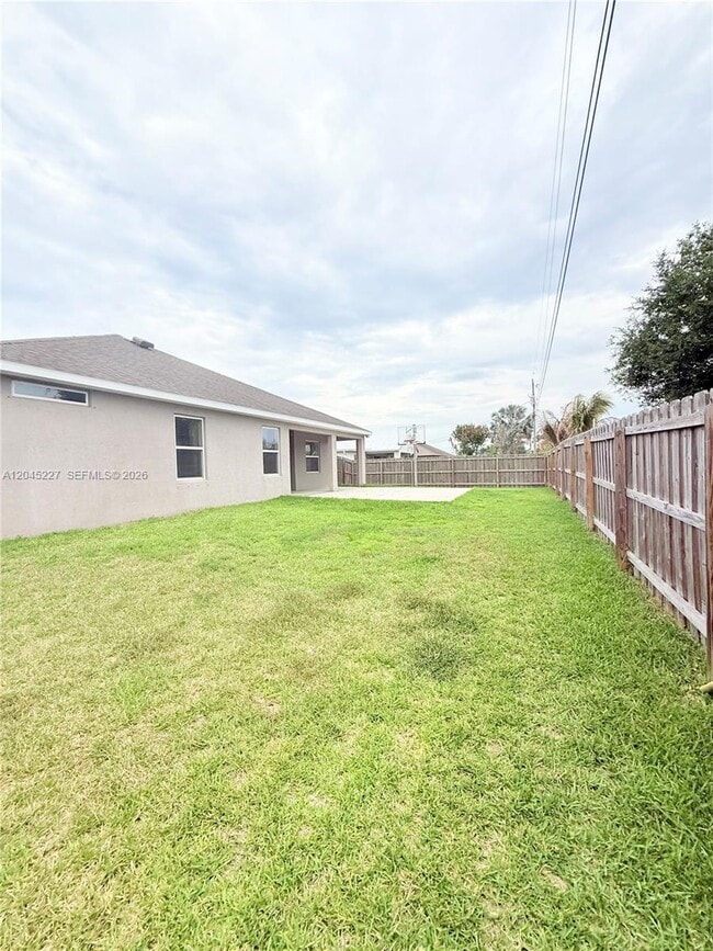 Building Photo - 4630 SW Keats St