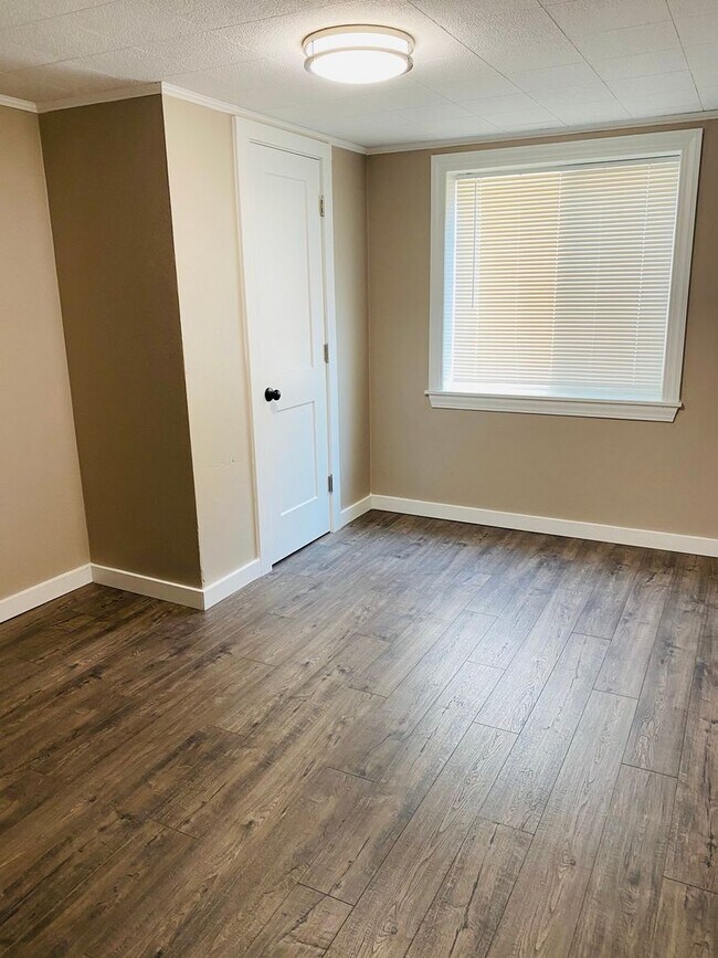 Building Photo - Completely Remodeled Northwest Area 3 Bedr...