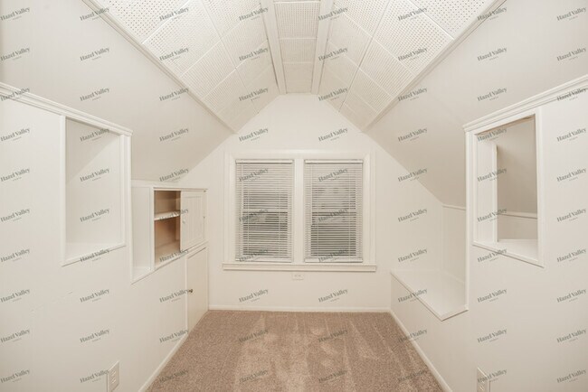 Building Photo - 944 E 220th St