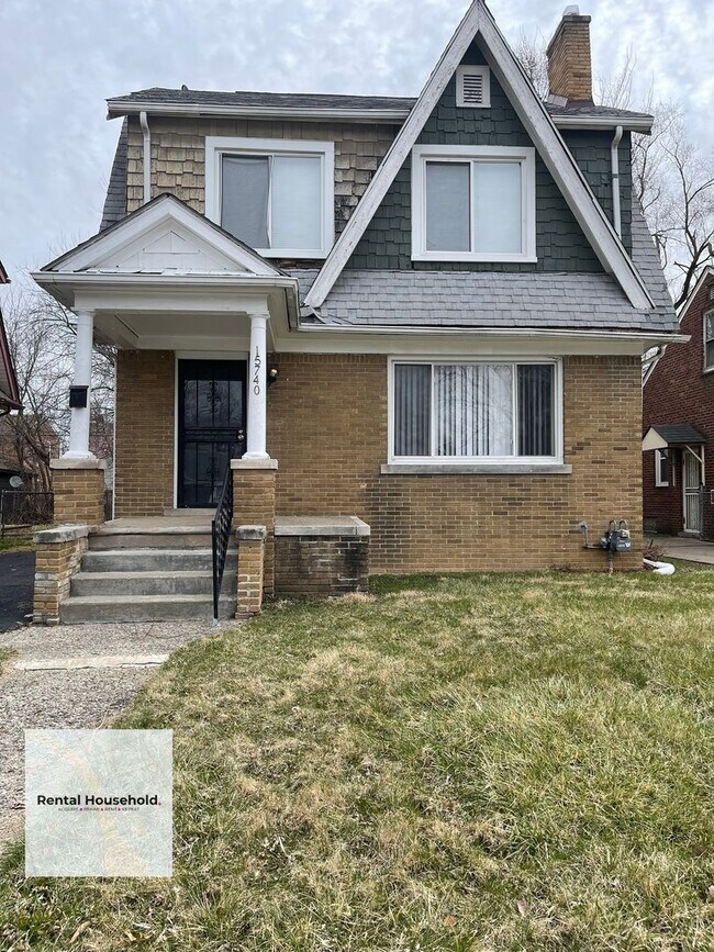 Building Photo - Huge 4 Bedroom Colonial