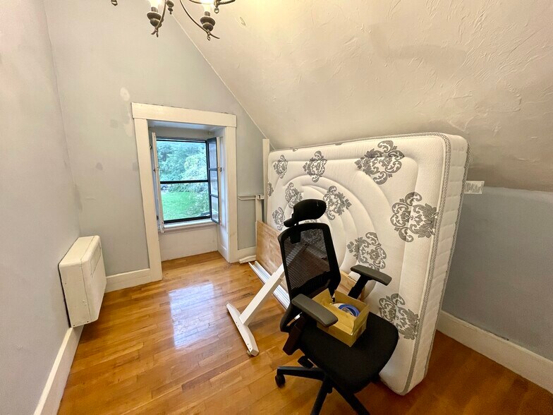 Building Photo - 139 Hillside St