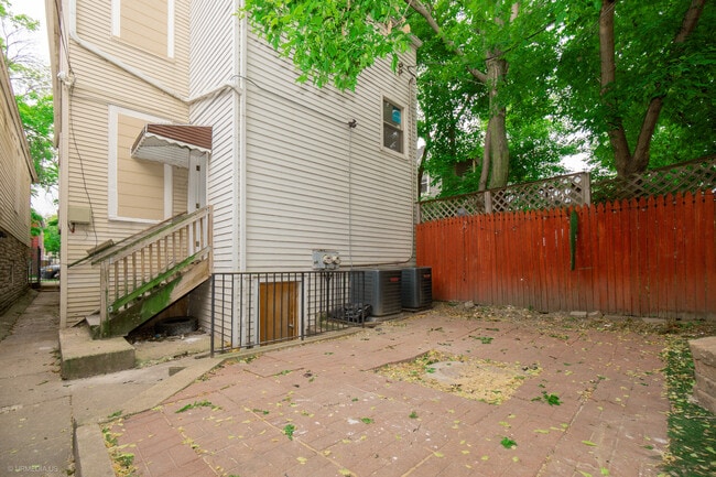 Building Photo - 2113 N Bingham St